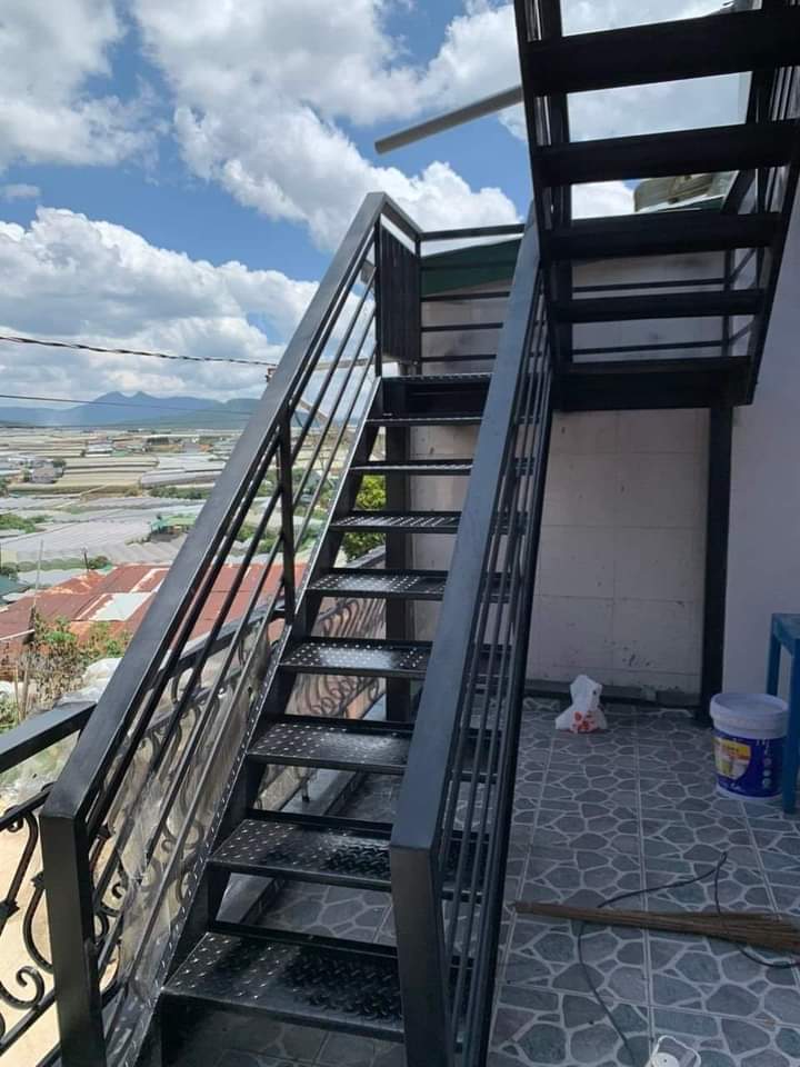 Dịch vụ làm cầu thang sắt giá rẻ tại Tân Uyên