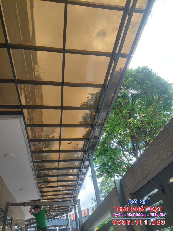 Dịch vụ lợp mái poly lấy sáng giá rẻ tại Quận 7