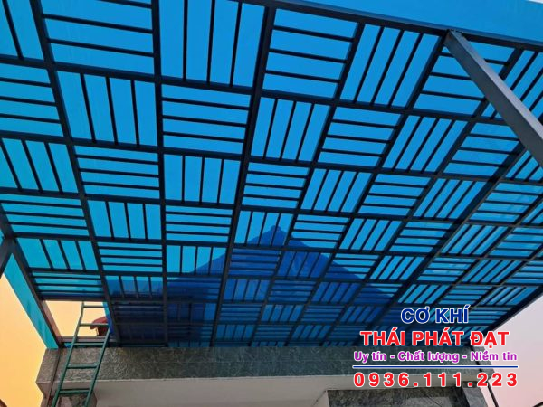 Thi công mái poly giá rẻ tại quận Tân Bình