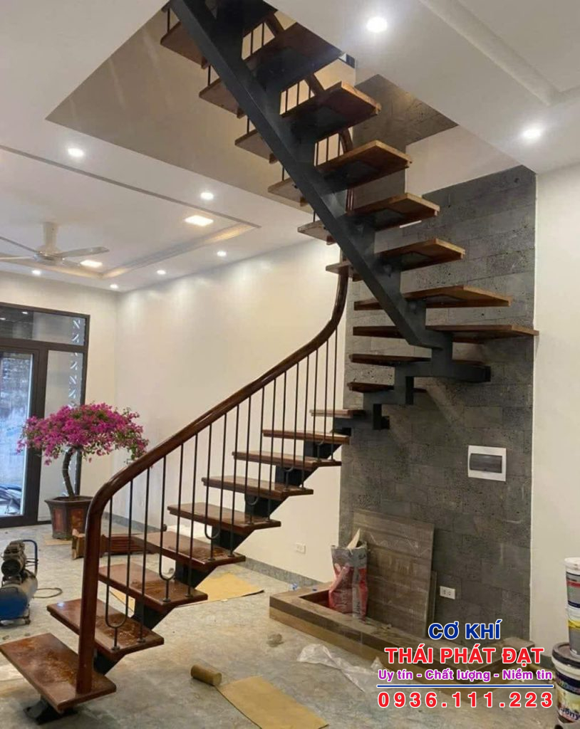Dịch Vụ Làm Cầu Thang Sắt Tại Quận 12 – Thiết Kế Đẹp, Thi Công Nhanh