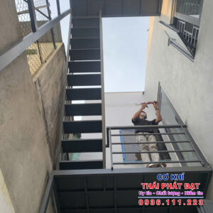 Báo giá làm cầu thang sắt tại Quận Tân Phú