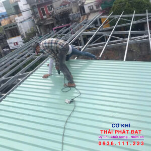 Thi công lợp mái tôn tại Quận 10