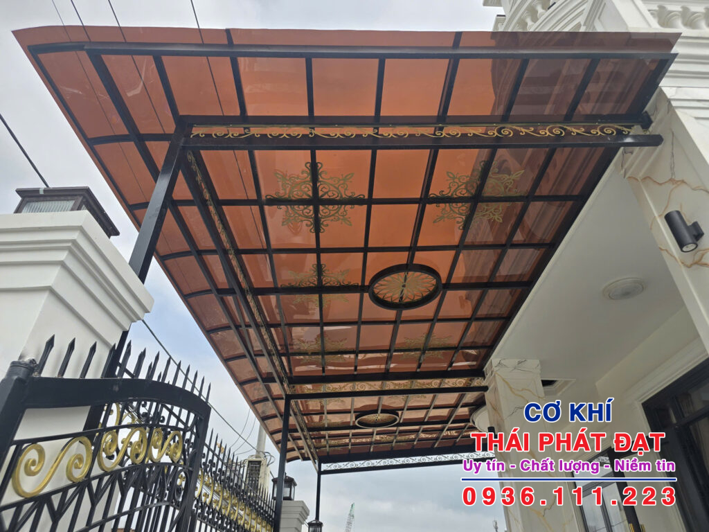 Thi công mái nhựa poly tại Quận 5