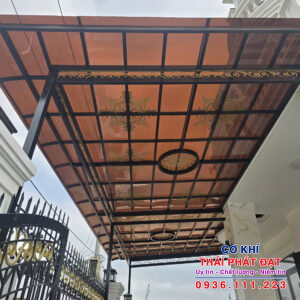 Thi công mái nhựa poly tại Quận 5