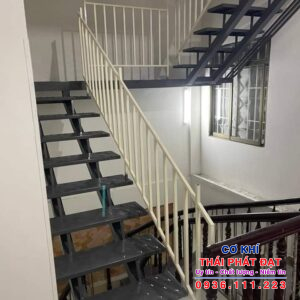 Làm cầu thang sắt tại Quận 9