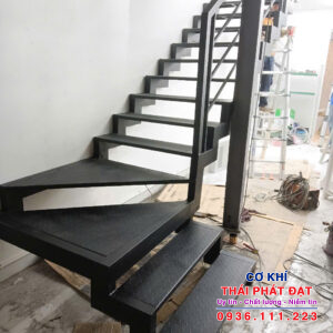 Làm cầu thang sắt tại Quận 9